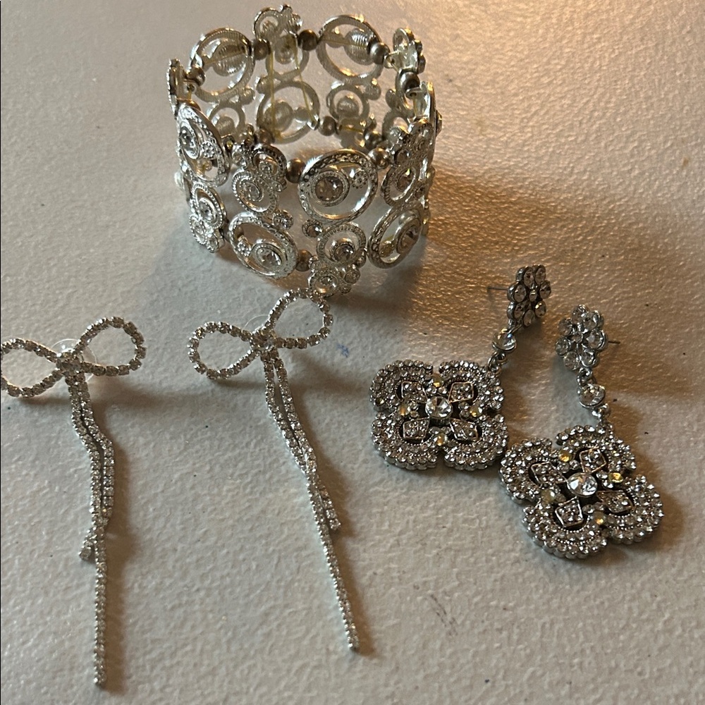 Elegant Silver Jewelry Set